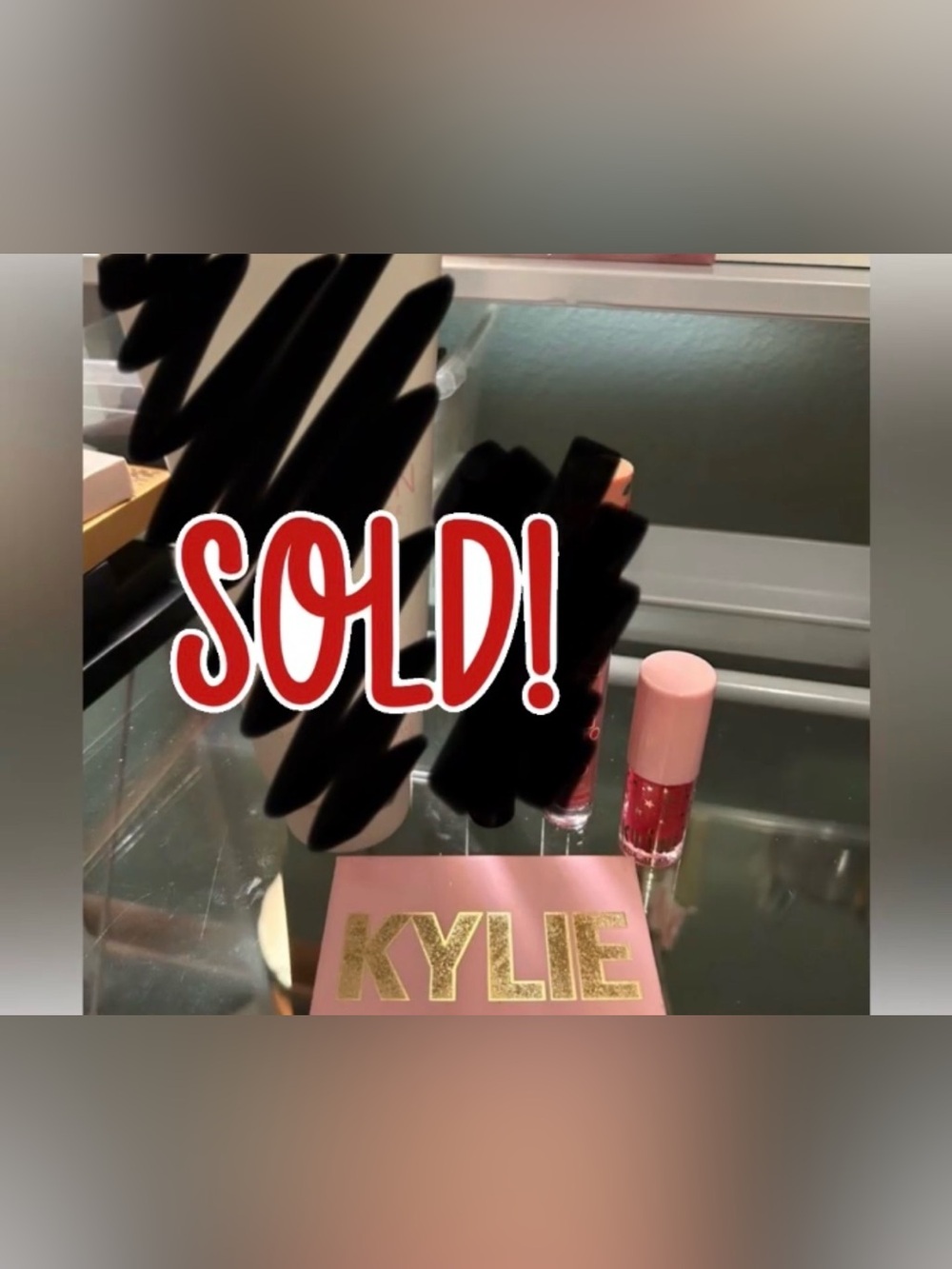 Kylie Jenner Mini Eyeshadow Palette & Lip Gloss Set